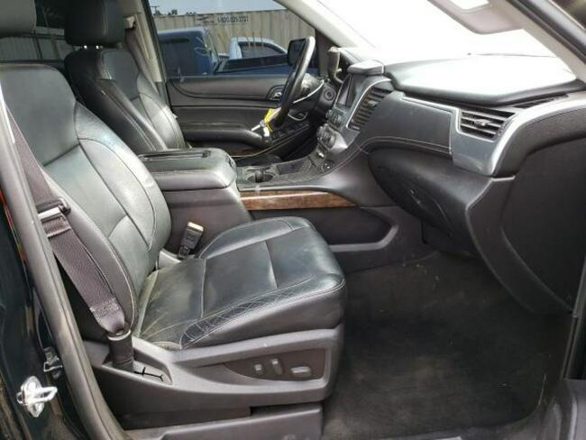 Chevrolet Tahoe 2016, 5.3L, C1500, porysowany lakier