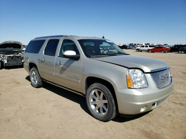 GMC Yukon 2013, 6.2L, 4x4, porysowany
