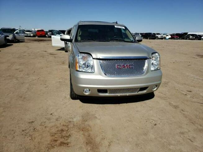 GMC Yukon 2013, 6.2L, 4x4, porysowany