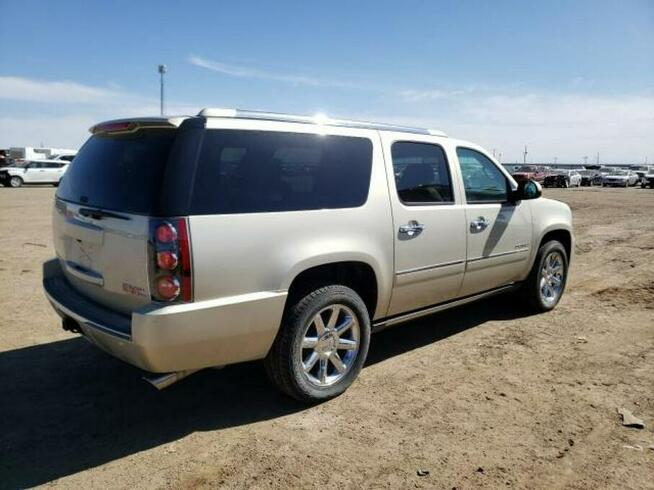 GMC Yukon 2013, 6.2L, 4x4, porysowany
