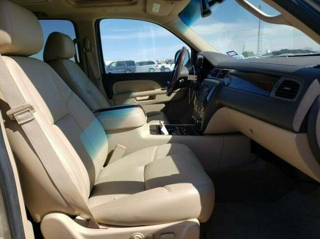 GMC Yukon 2013, 6.2L, 4x4, porysowany