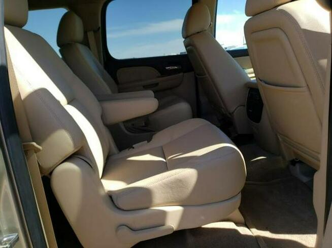 GMC Yukon 2013, 6.2L, 4x4, porysowany