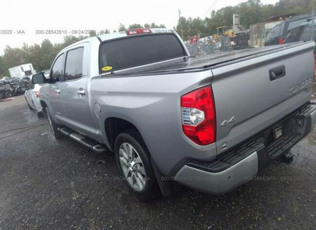 Toyota Tundra 2017, 5.7L, 4x4, po kradzieży