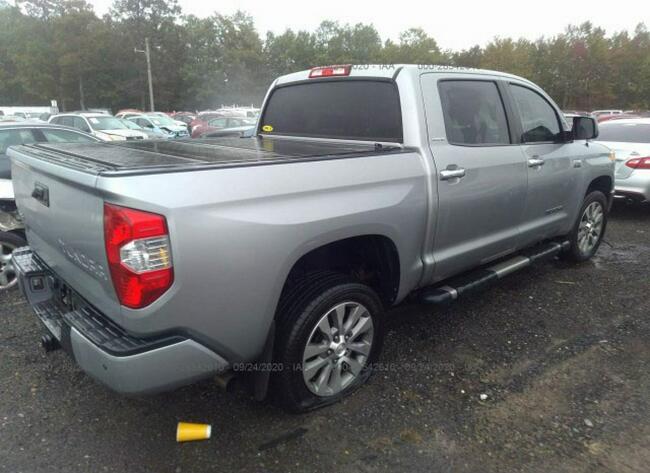 Toyota Tundra 2017, 5.7L, 4x4, po kradzieży