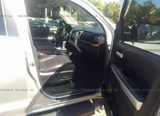 Toyota Tundra 2017, 5.7L, 4x4, po kradzieży