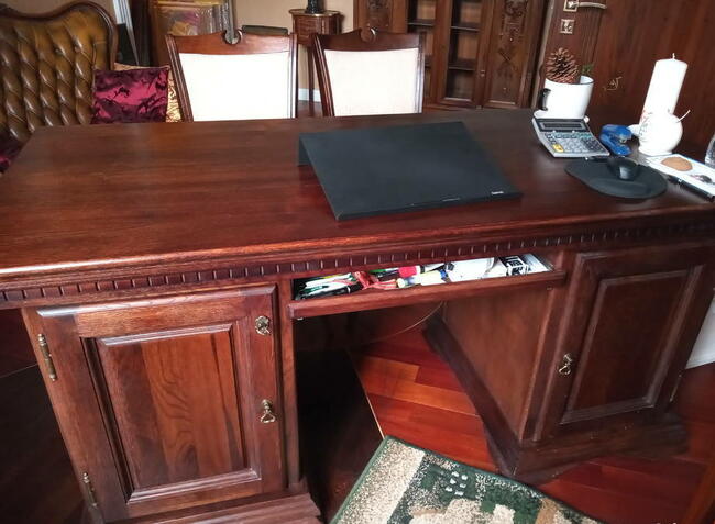 Stylowe biurko gabinetowe