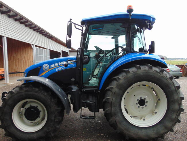 Ciągnik rolniczy NEW HOLLAND TD5-105