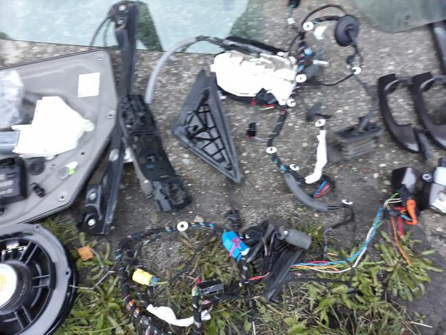 Kompletne drzwi prawa strona, przód, tył Skoda Superb II