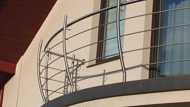 balustrady ze stali nierdzewnej oraz malowanej proszkowo