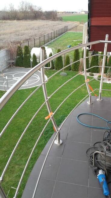 balustrady ze stali nierdzewnej oraz malowanej proszkowo