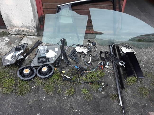 Kompletne drzwi prawa strona, przód, tył Skoda Superb II