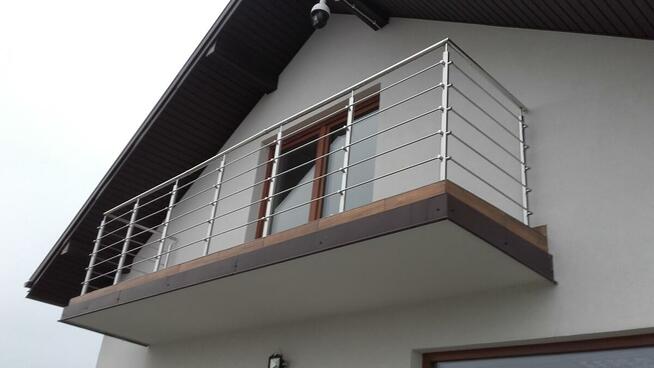 balustrady ze stali nierdzewnej oraz malowanej proszkowo