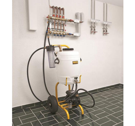 udrażnianie kanalizacji przepychanie rur hydraulik pogotowie