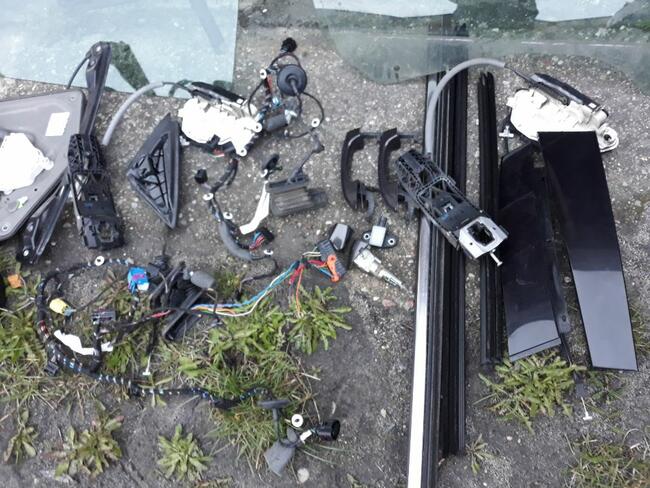 Kompletne drzwi prawa strona, przód, tył Skoda Superb II