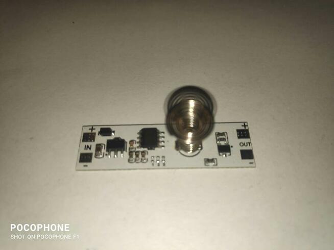 Pojemnościowy dotykowy przełącznik LED