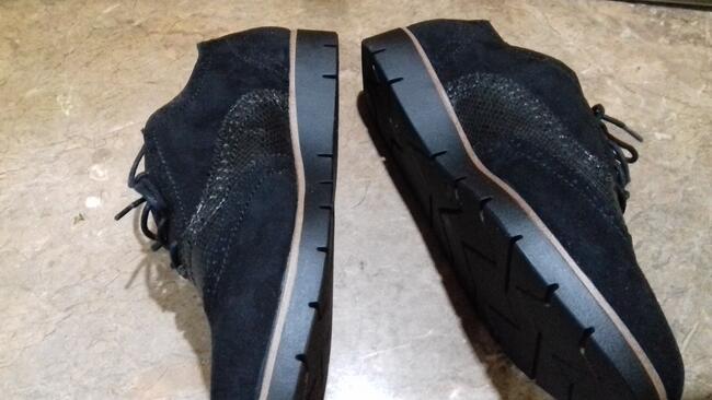 sprzedam buty sportowe damskie