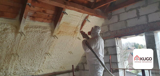 Ocieplenia pianką PUR, Piana, izolacja natryskowa poddasza