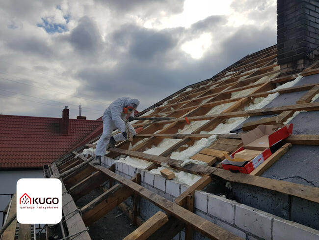 Ocieplenia pianką PUR, Piana, izolacja natryskowa poddasza