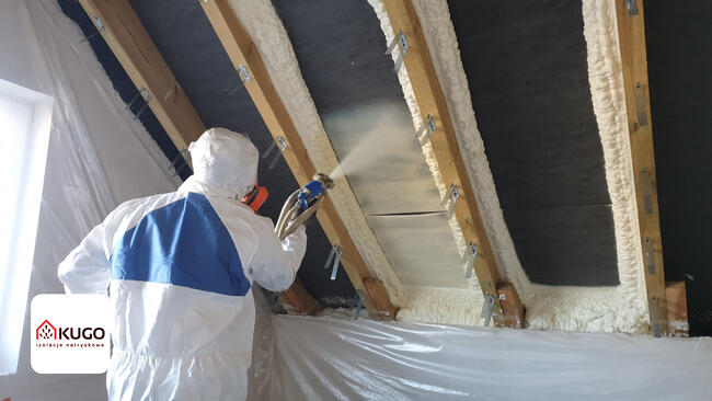 Ocieplenia pianką PUR, Piana, izolacja natryskowa poddasza