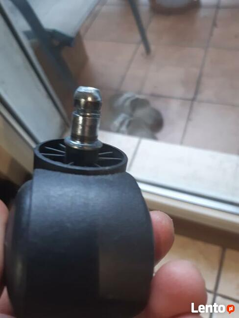 Kółka do fotela do 154 kg.