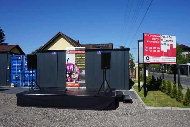 Scena podest sceniczny nagłośnienie światło mikrofon