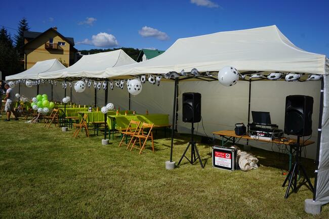 Scena podest sceniczny nagłośnienie światło mikrofon