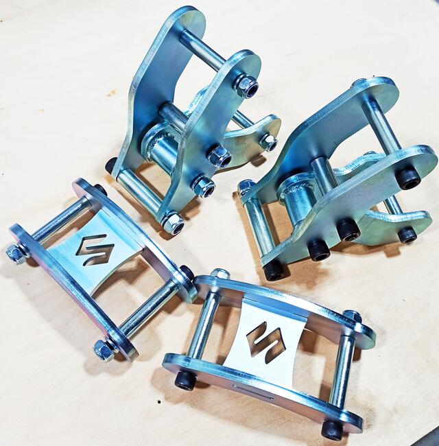 Wieszaki resorów Suzuki Samurai 120/150mm