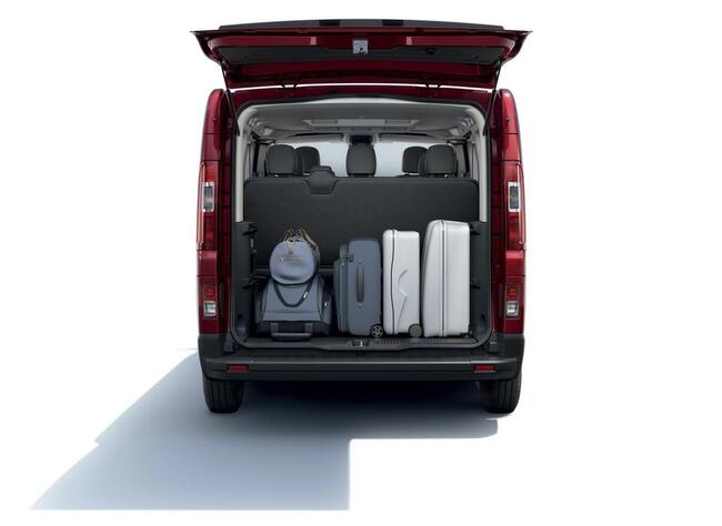 Wynajem busa BUS 9 osobowy wypożyczalnia RENAULT TRAFIC