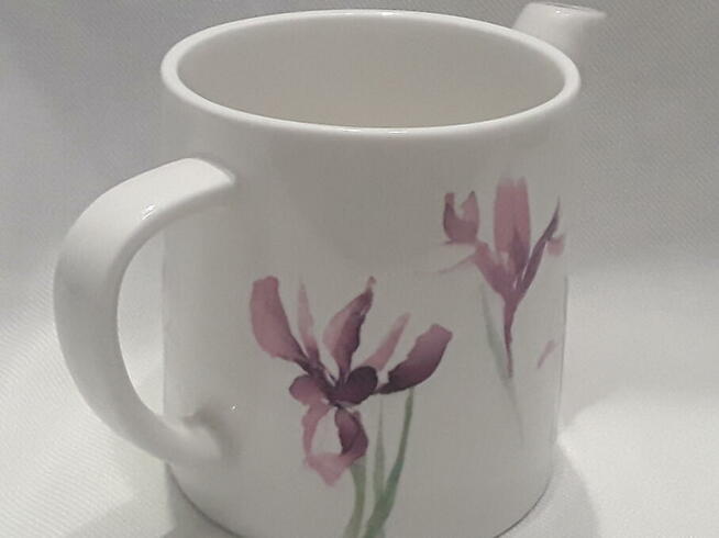 Dzbanek dzban kwiaty irysy dekoracja