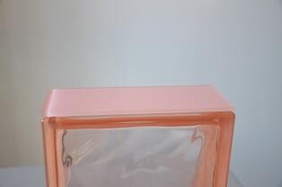 Płytka wykończeniowa do pustaków szklanych luksferów różowa