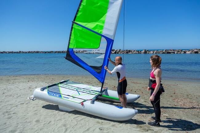 Czarter dmuchanego katamaranu Minicat Guppy
