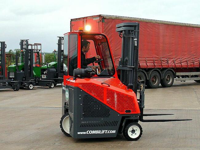widlak czterokierunkowy Combilift 6 T LPG szeroki pozycjoner
