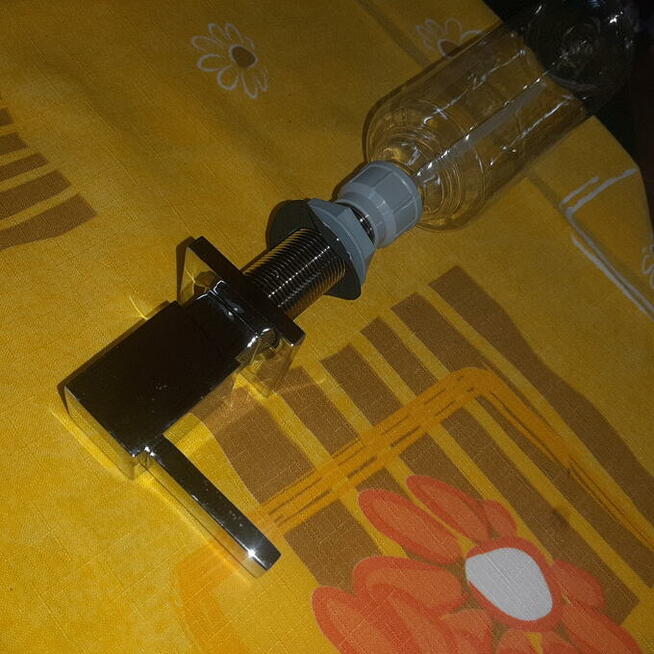 Dozownik do mydla w plynie kwadrat