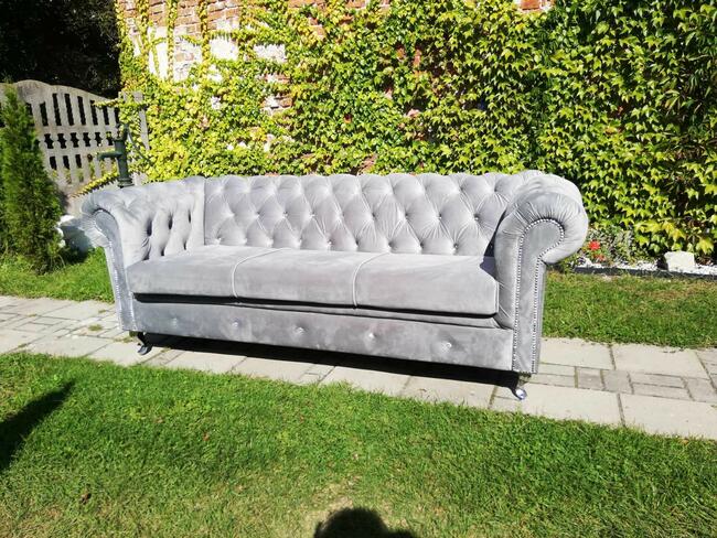 piękna sofa glamour kryształki rozkładana nogi chrom szara