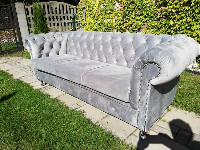 piękna sofa glamour kryształki rozkładana nogi chrom szara