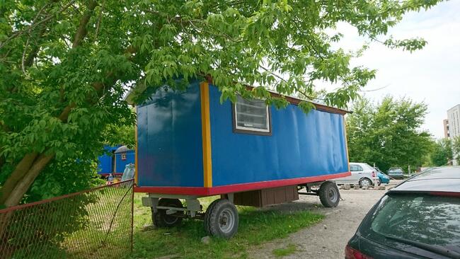 Wypożyczalnia przyczep na kołach, barak, barakowóz, kontener