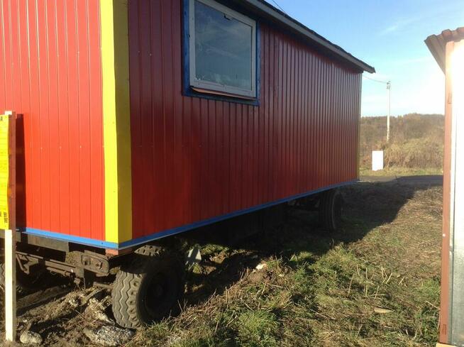Wypożyczalnia przyczep na kołach, barak, barakowóz, kontener