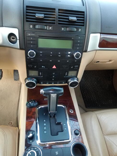 VW Touareg , bardzo niski przebieg !! Sprowadzony ze Szwajca