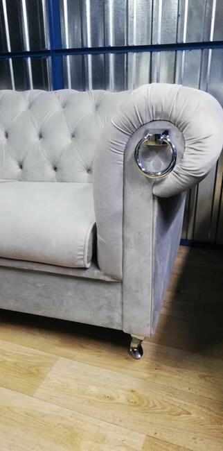 Sofa chesterfield glamour z f spania kołatki nogi chrom
