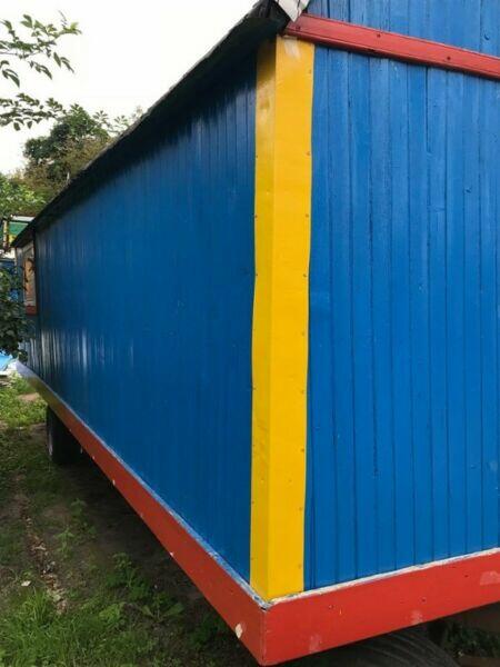 Wypożyczalnia przyczep na kołach, barak, barakowóz, kontener