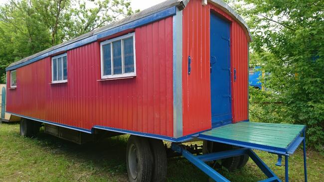 Wypożyczalnia przyczep na kołach, barak, barakowóz, kontener