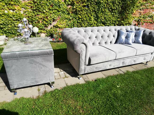 piękna sofa glamour kryształki rozkładana nogi chrom szara