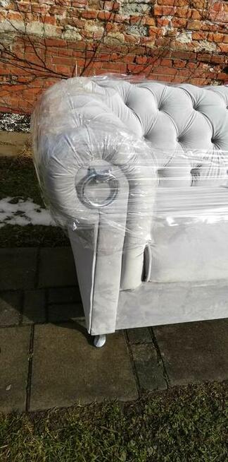 Sofa chesterfield glamour z f spania kołatki nogi chrom