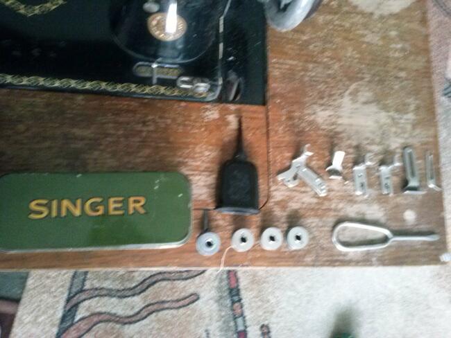 Stara, antyk, 1930 r., maszyna do szycia Singer, 400 zł.