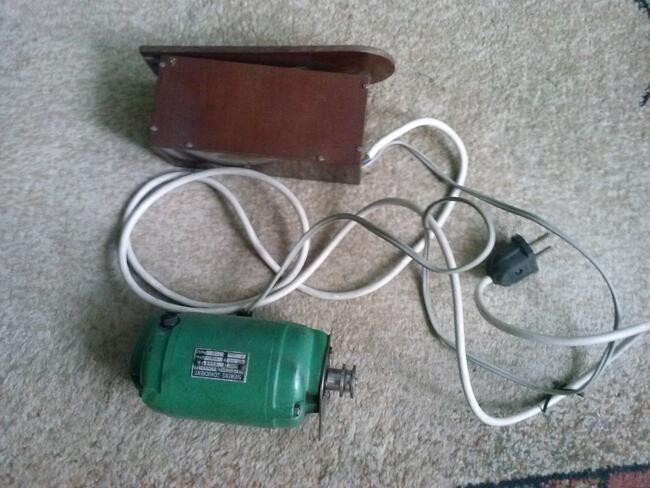 Stara, antyk, 1930 r., maszyna do szycia Singer, 400 zł.