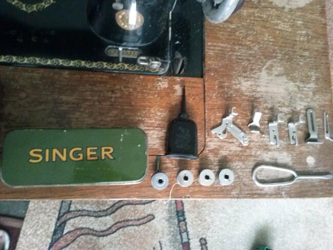 Stara, antyk, 1930 r., maszyna do szycia Singer, 400 zł.