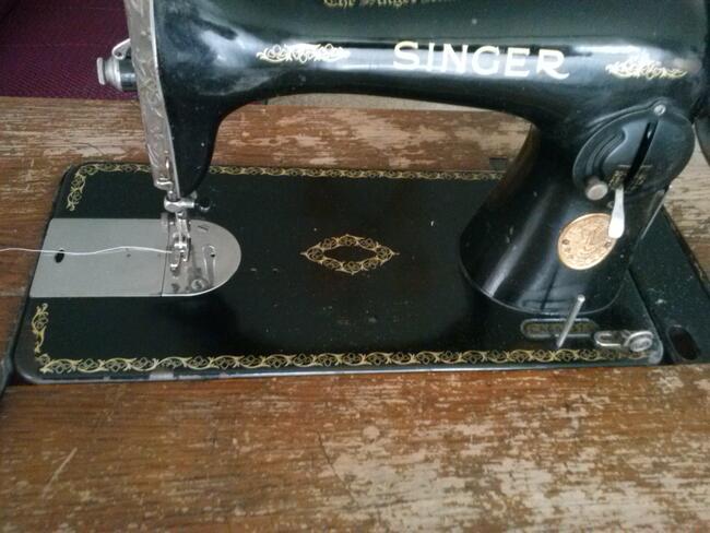 Stara, antyk, 1930 r., maszyna do szycia Singer, 400 zł.