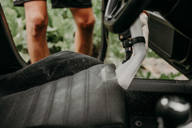 Pranie tapicerki meblowej oraz samochodowej (kanapy, dywany)