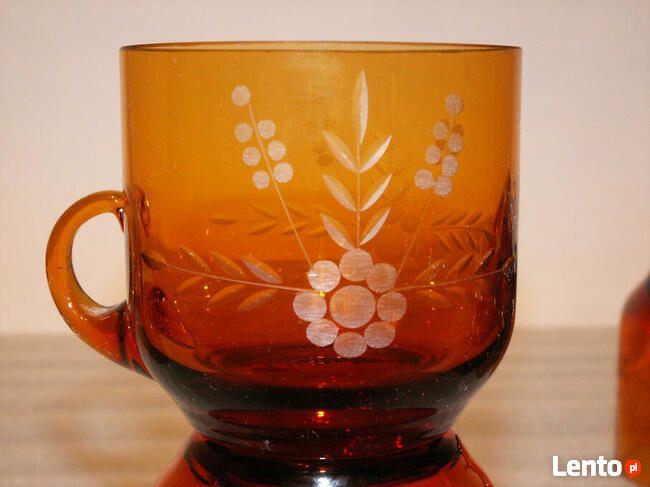 Serwis- 6 filiżanek, talerzyki, cukiernica kolor bursztynowy