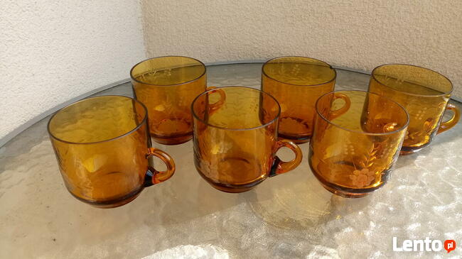 Serwis- 6 filiżanek, talerzyki, cukiernica kolor bursztynowy